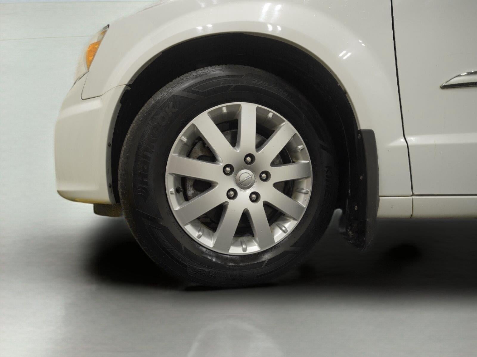 2016 Chrysler Town & Country Touring