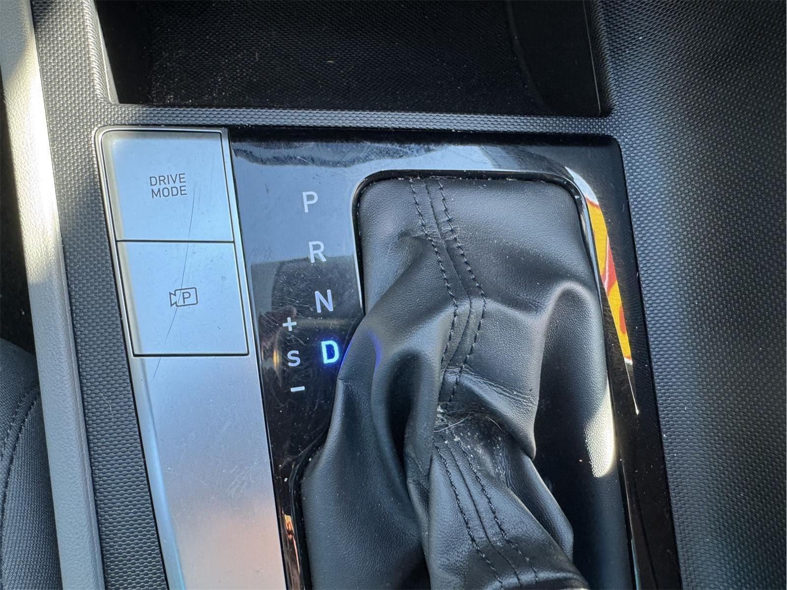2022 Hyundai Elantra SE