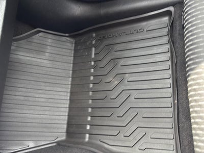 2024 Mitsubishi Outlander ES