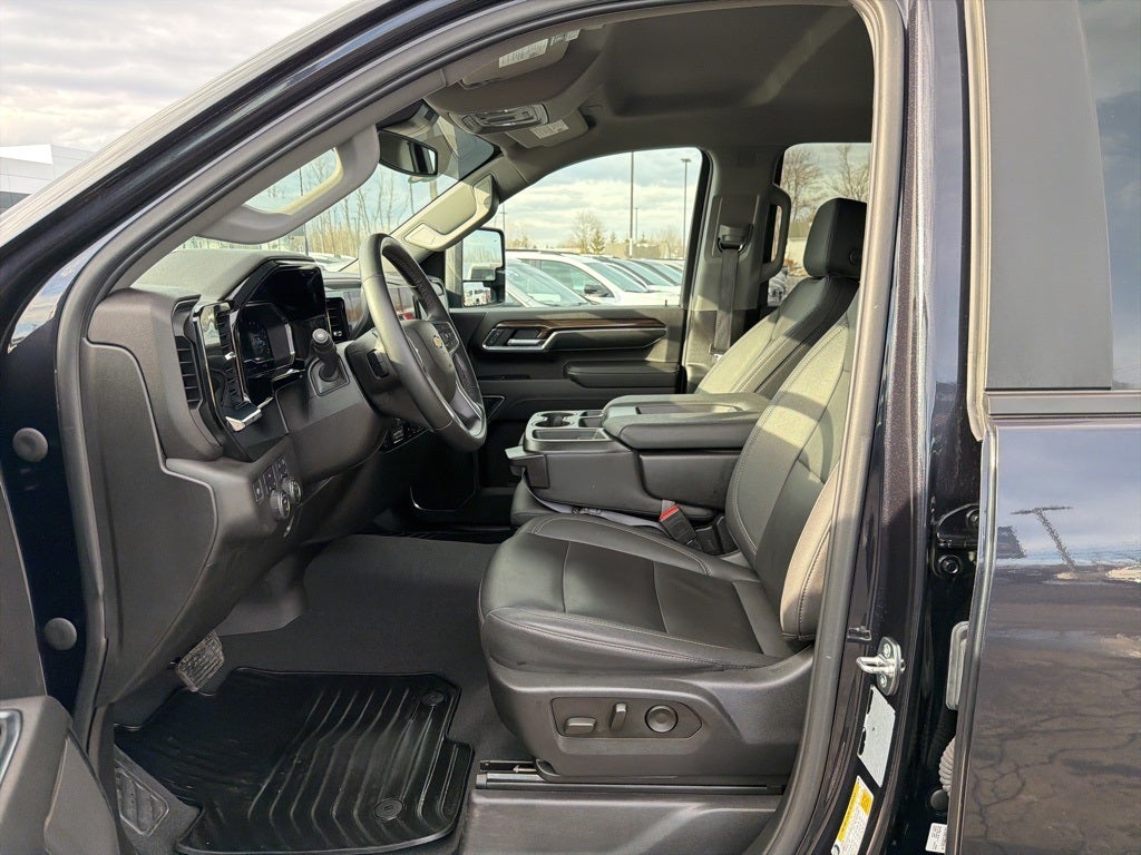 2024 Chevrolet Silverado 3500HD LT CARBRAVO!!