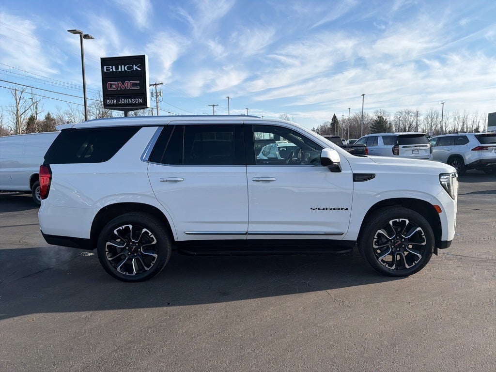 2023 GMC Yukon SLT CARBRAVO!