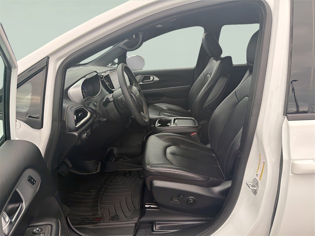 2022 Chrysler Pacifica Touring L CARBRAVO!
