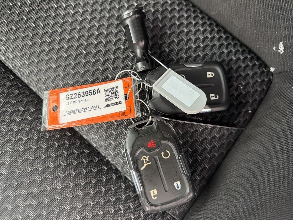 2023 GMC Terrain SLE CARBRAVO!