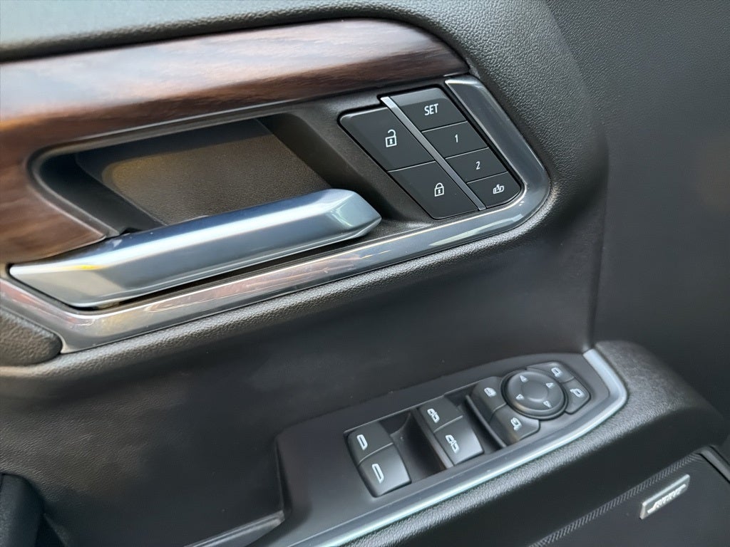 2023 GMC Sierra 1500 SLT CARBRAVO!