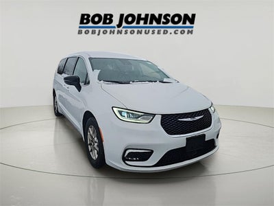 2024 Chrysler Pacifica Touring L Fresh Trade! Remote Start, Power Rear Doors, Power