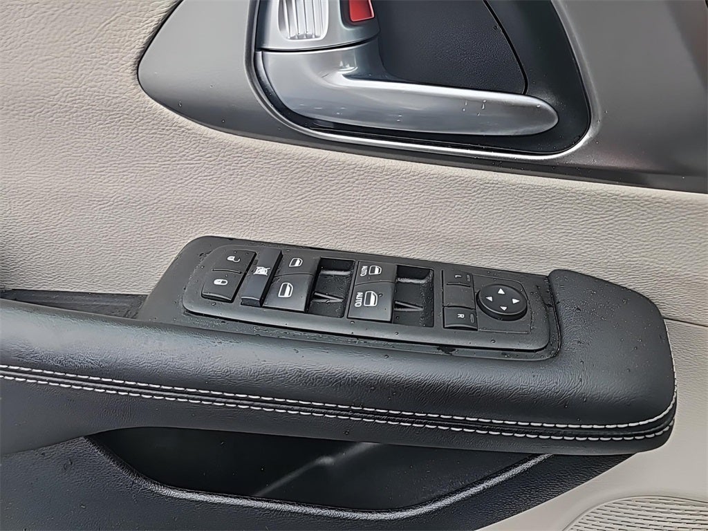 2024 Chrysler Pacifica Touring L Fresh Trade! Remote Start, Power Rear Doors, Power