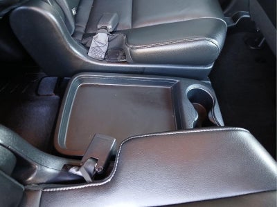 2022 Honda Pilot Touring w/Rear Captain's Chairs