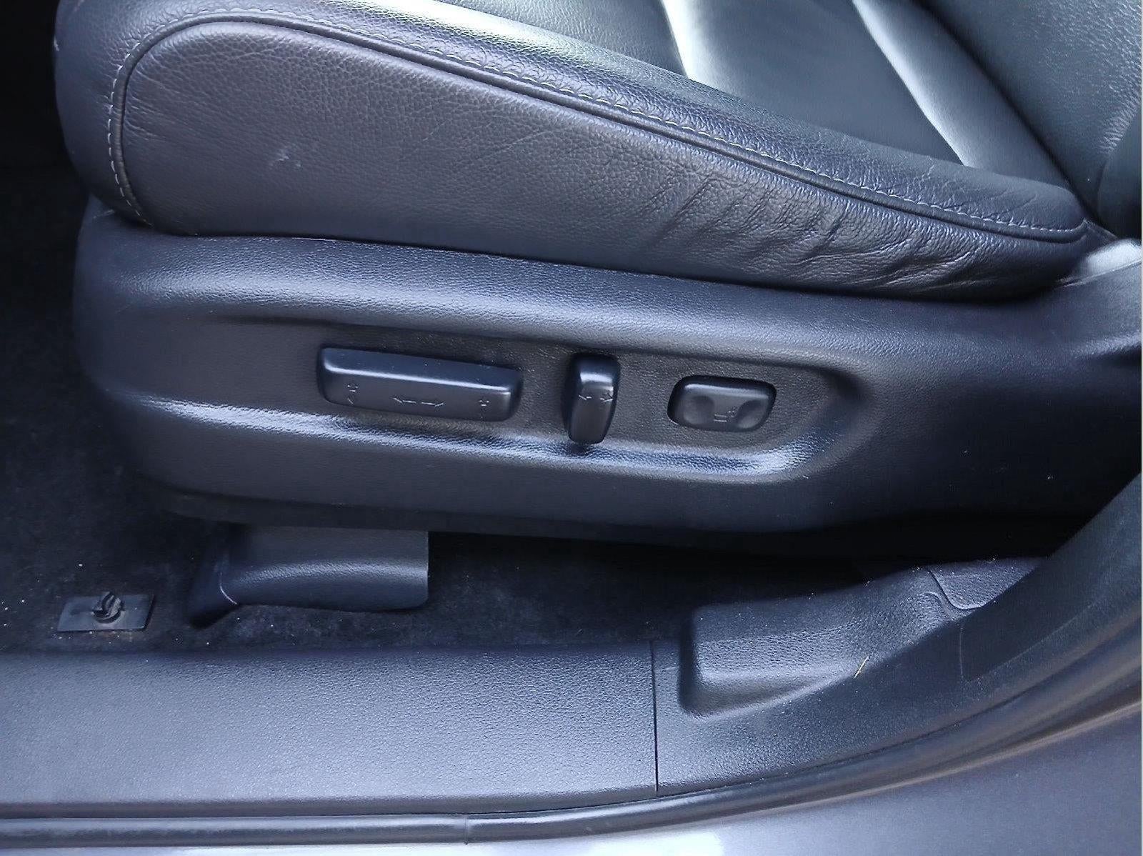 2022 Honda Pilot Touring w/Rear Captain's Chairs