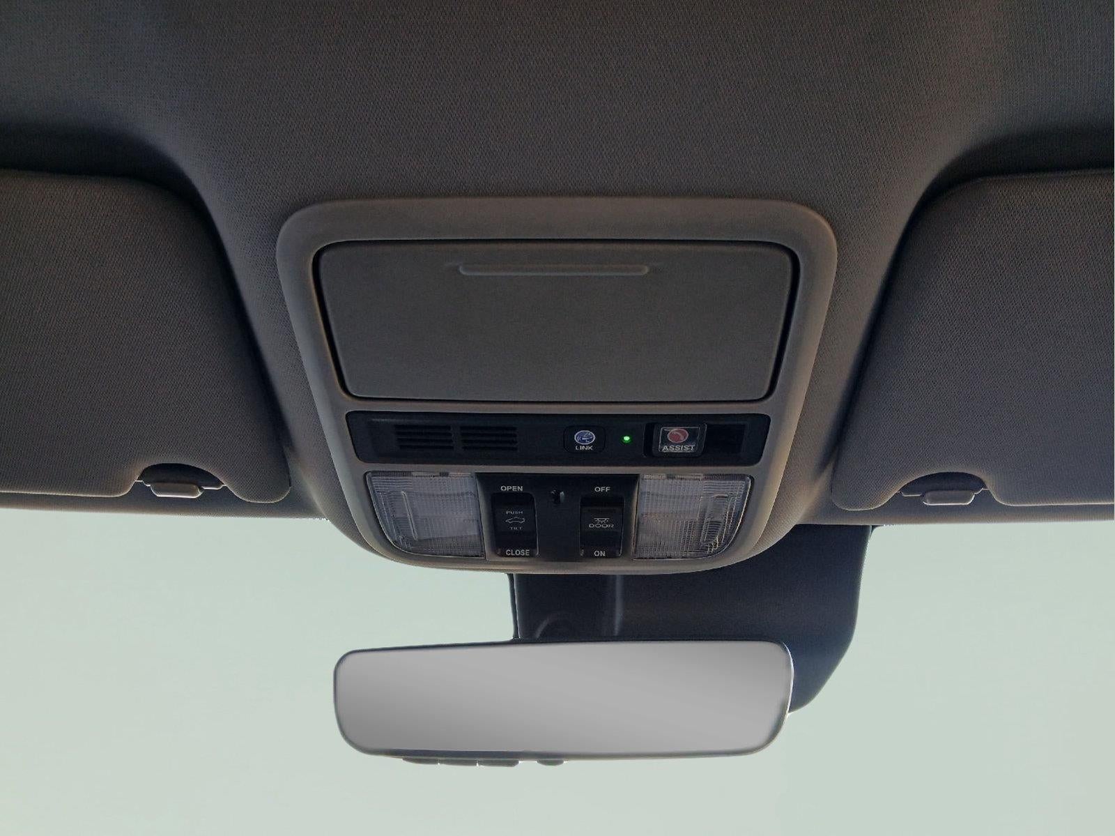 2022 Honda Pilot Touring w/Rear Captain's Chairs