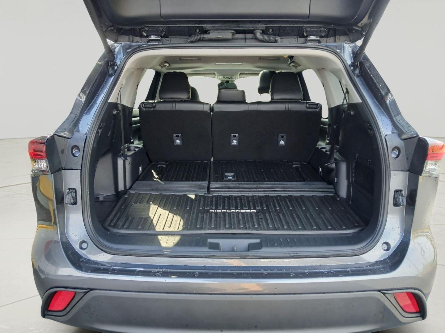 2025 Toyota HIGHLANDER XLE