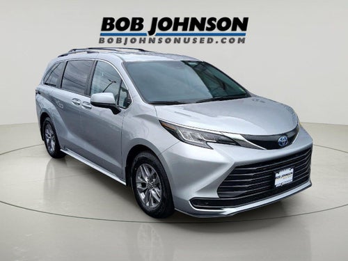 2022 Toyota Sienna LE