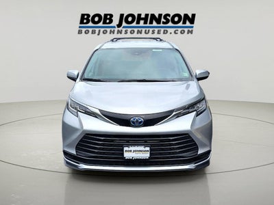 2022 Toyota Sienna LE