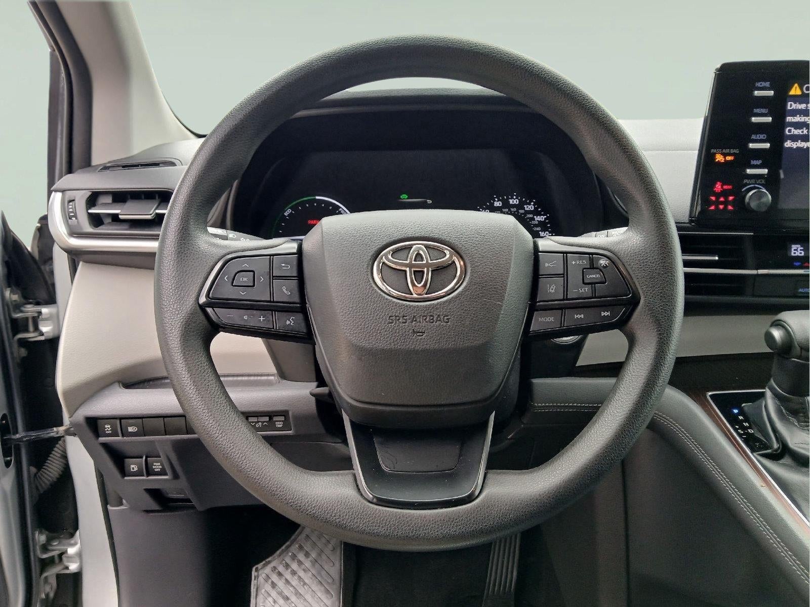 2022 Toyota Sienna LE
