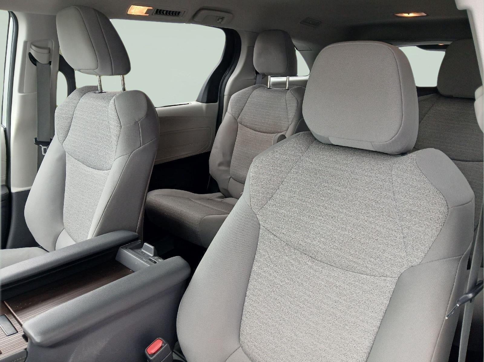 2022 Toyota Sienna LE
