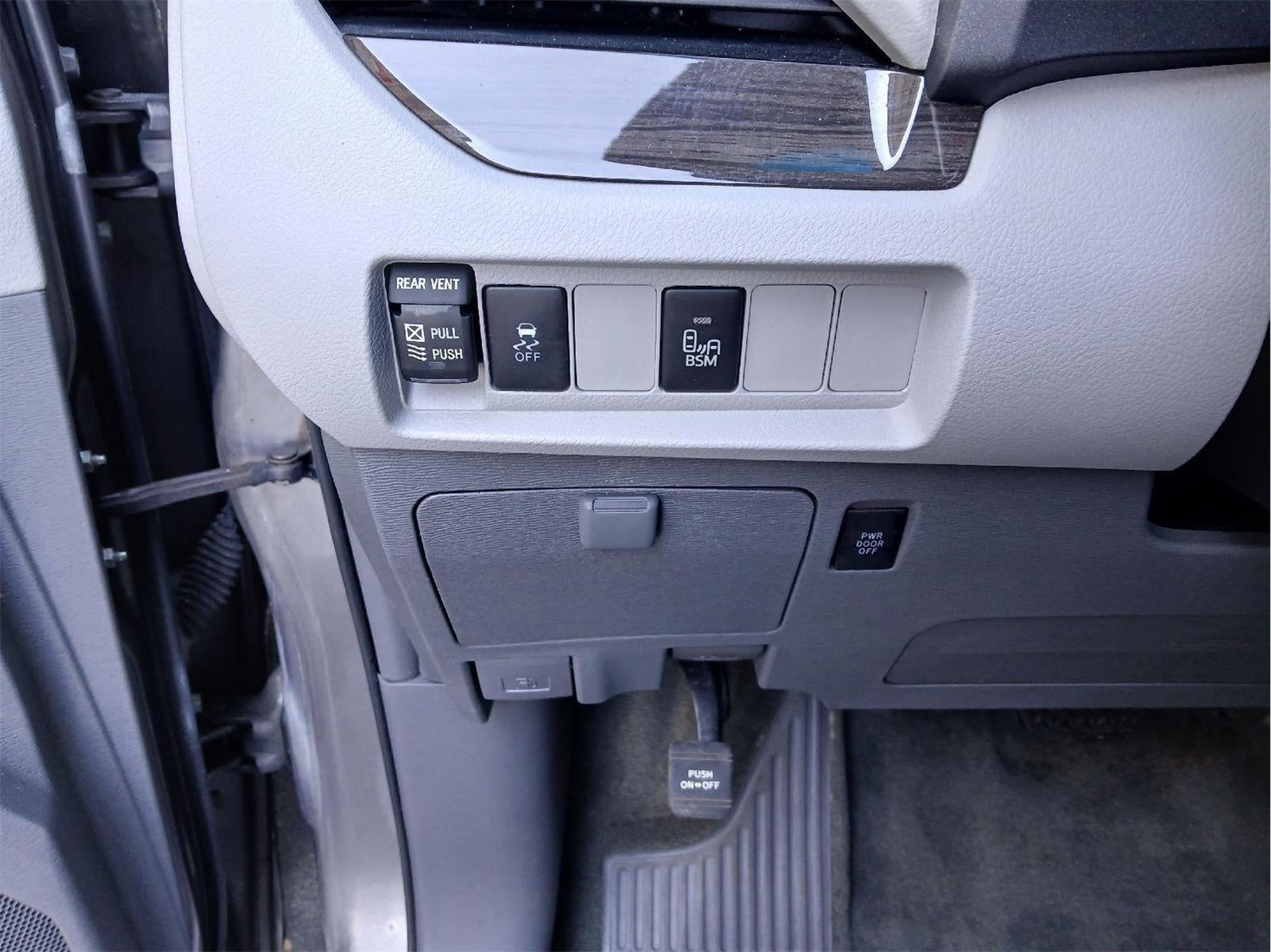 2017 Toyota Sienna XLE 8-Passenger