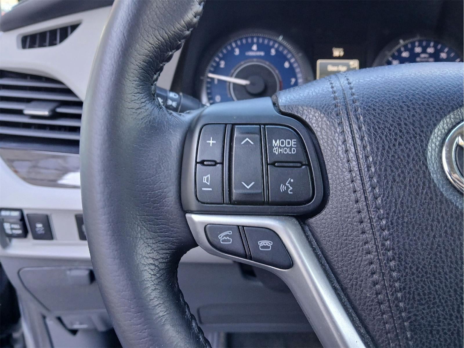 2017 Toyota Sienna XLE 8-Passenger