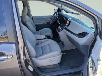 2017 Toyota Sienna XLE 8-Passenger