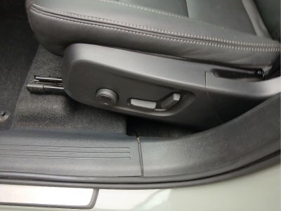 2025 Volvo XC40 Ultra Dark Theme