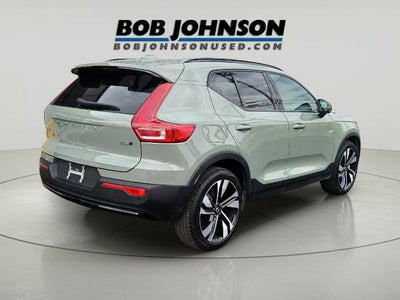 2025 Volvo XC40 Ultra Dark Theme