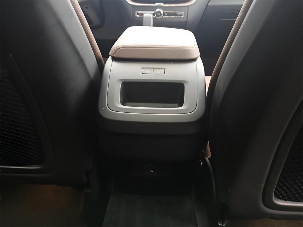 2025 Volvo XC60 Plus