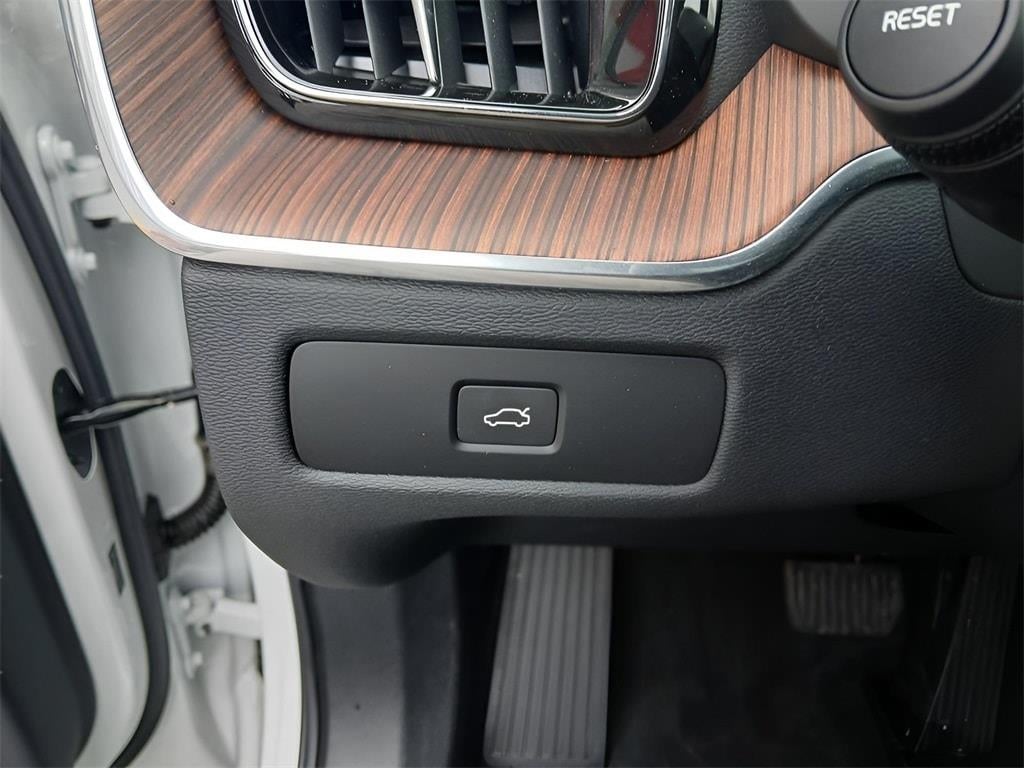 2025 Volvo XC60 Plus