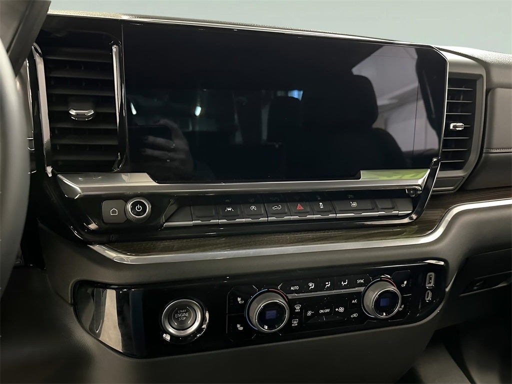 2024 Chevrolet Silverado 1500 LT CarBravo