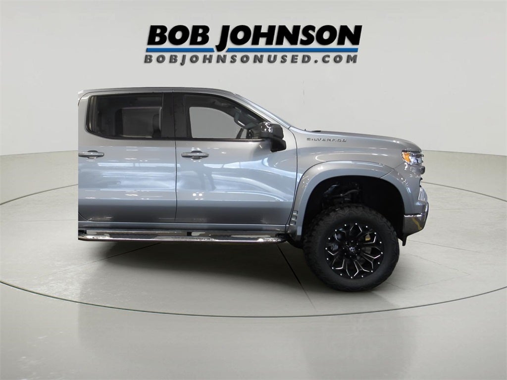 2025 Chevrolet Silverado 1500 LT w/ 6" Full Suspension Lift