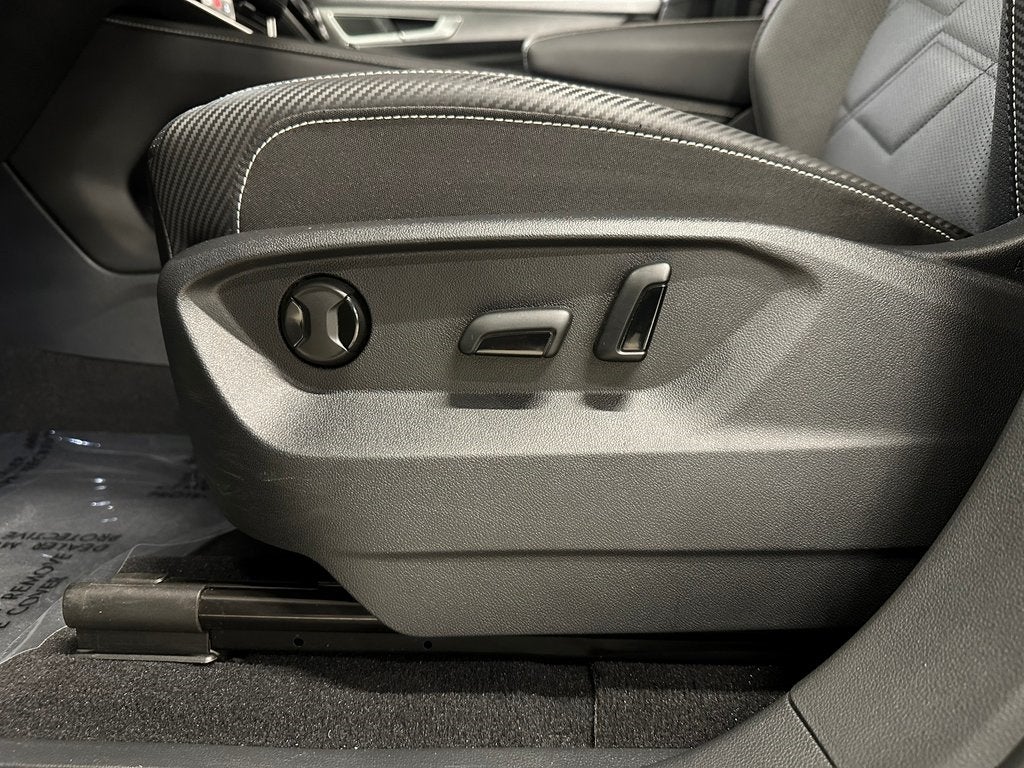 2025 Volkswagen Atlas Cross Sport 2.0T SE w/Technology CarBravo Certified