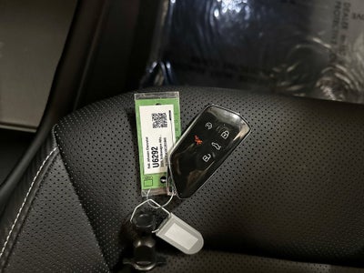 2025 Volkswagen Atlas Cross Sport 2.0T SE w/Technology CarBravo Certified