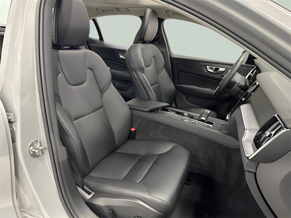 2025 Volvo S60 B5 Core CarBravo