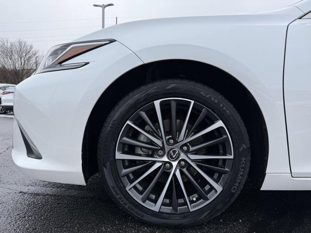 2024 Lexus ES 300h SEDAN