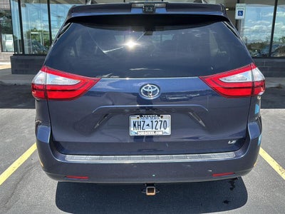 2018 Toyota Sienna LE Auto Access Seat