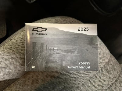 2025 Chevrolet Express Passenger 3500 1LT