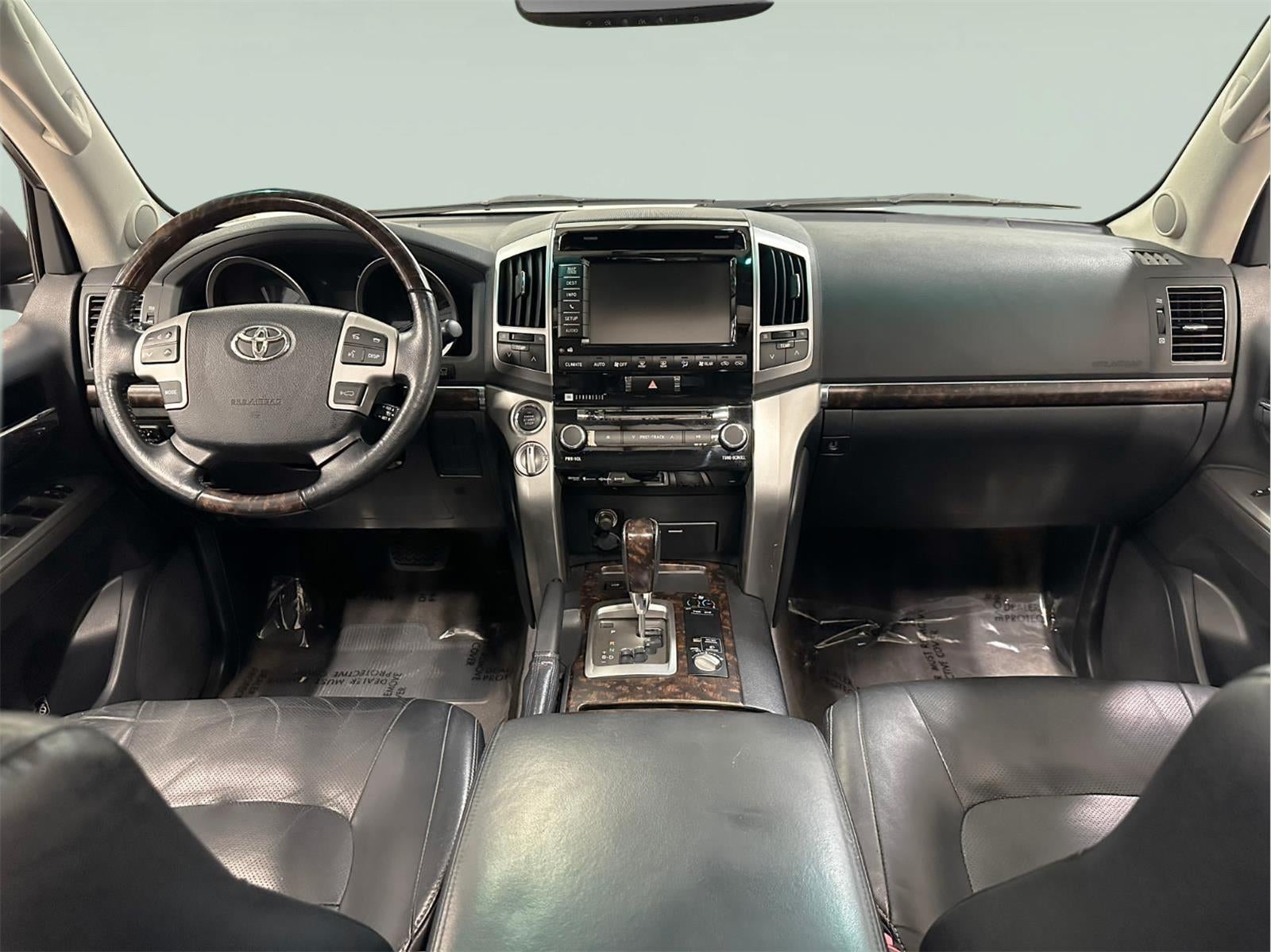 2013 Toyota Land Cruiser V8