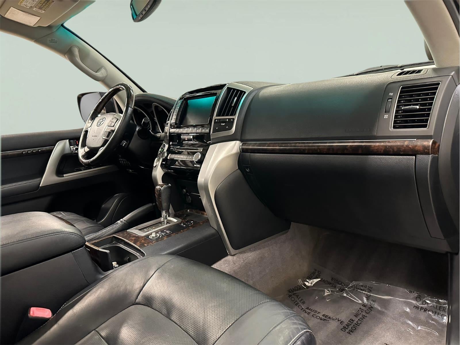 2013 Toyota Land Cruiser V8