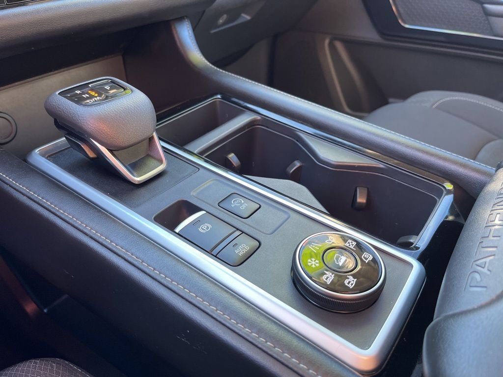 2024 Nissan Pathfinder SV BLACK APPERANCE PACKAGE