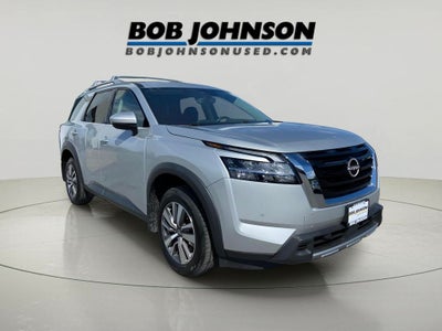 2023 Nissan Pathfinder SL 1 Owner Clean auto check V6 4WD