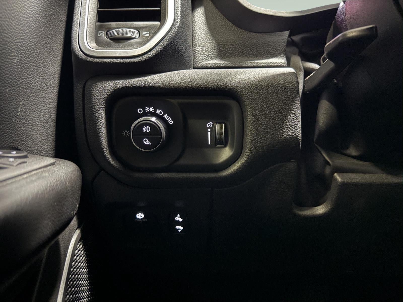 2023 RAM 1500 Big Horn Crew Cab 4x4 5'7' Box