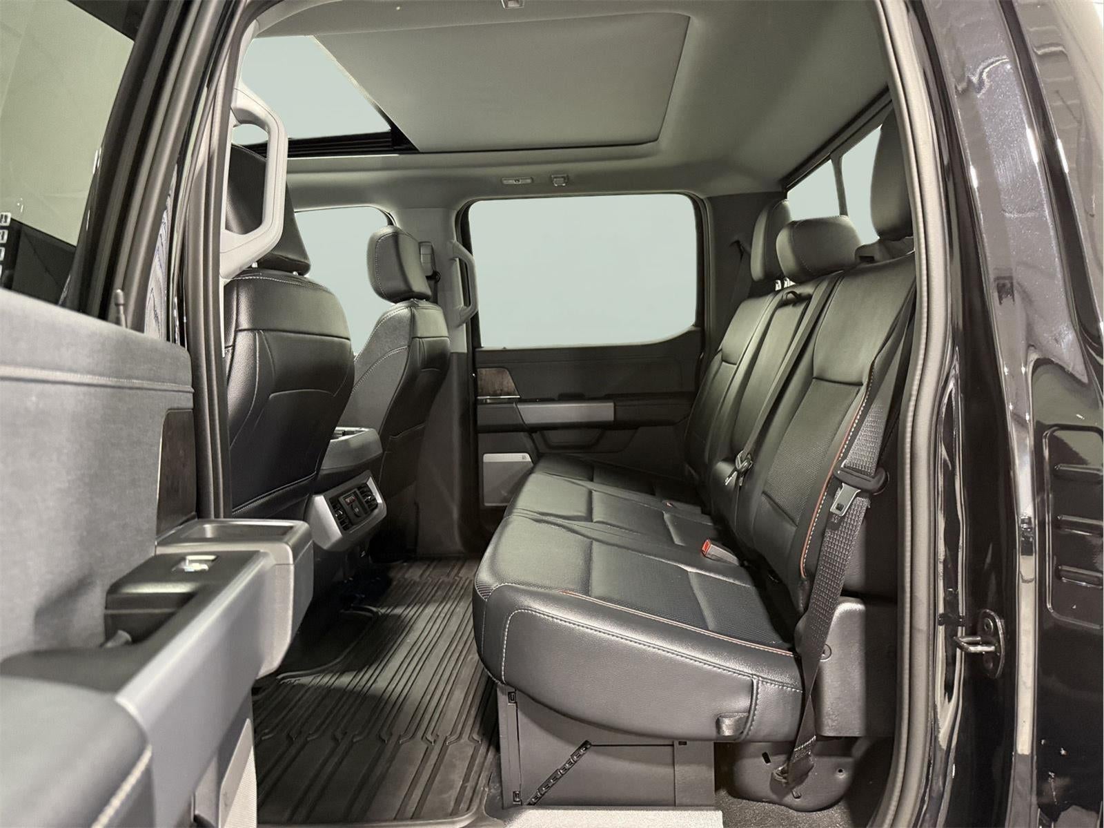 2023 Ford Super Duty F-450 DRW LARIAT