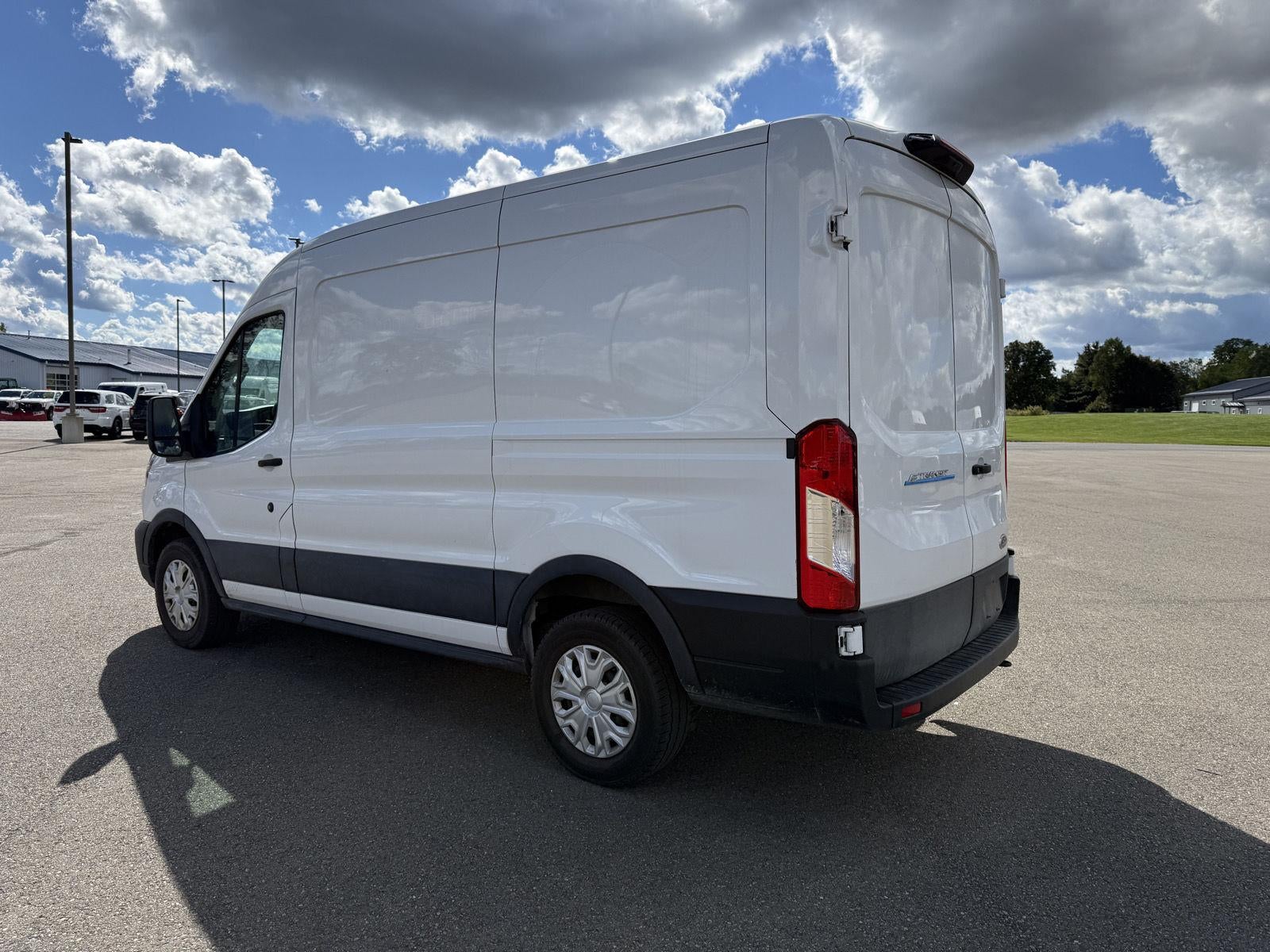 2022 Ford E-Transit-350 Cargo Van T-350 130' Med Rf 9500 GVWR RWD