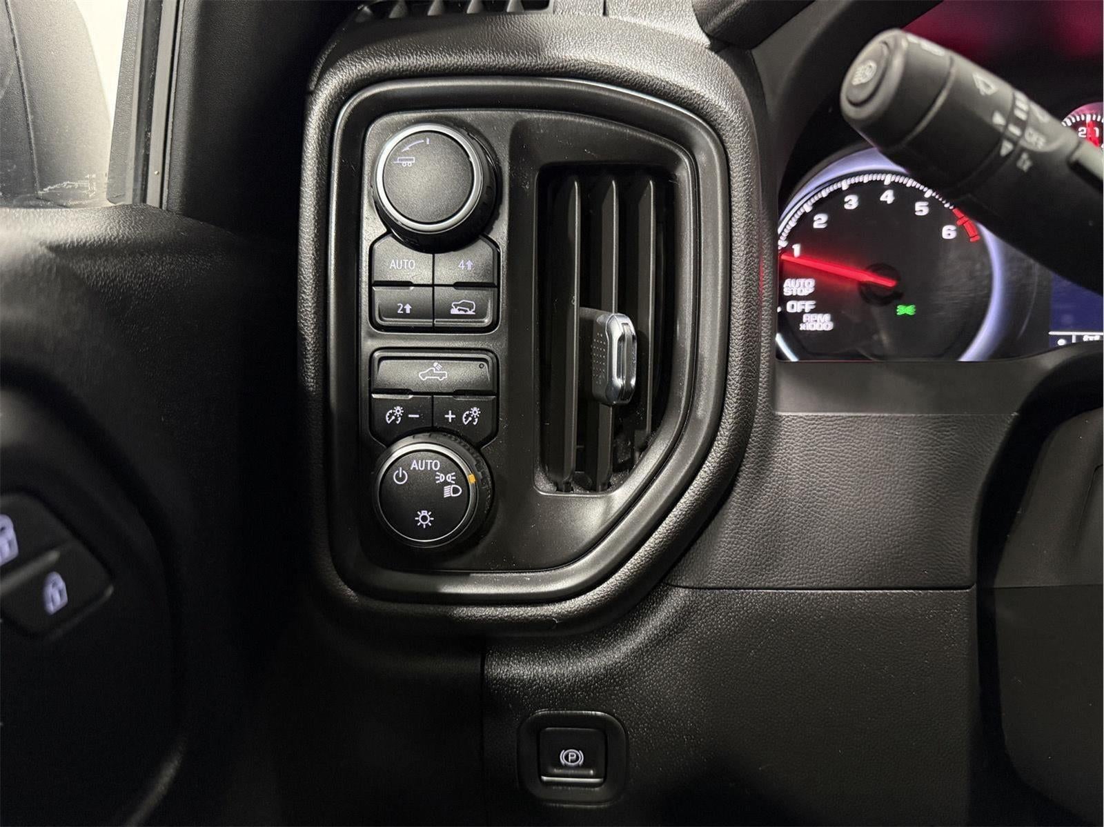 2023 Chevrolet Silverado 1500 4WD Crew Cab Short Bed Custom