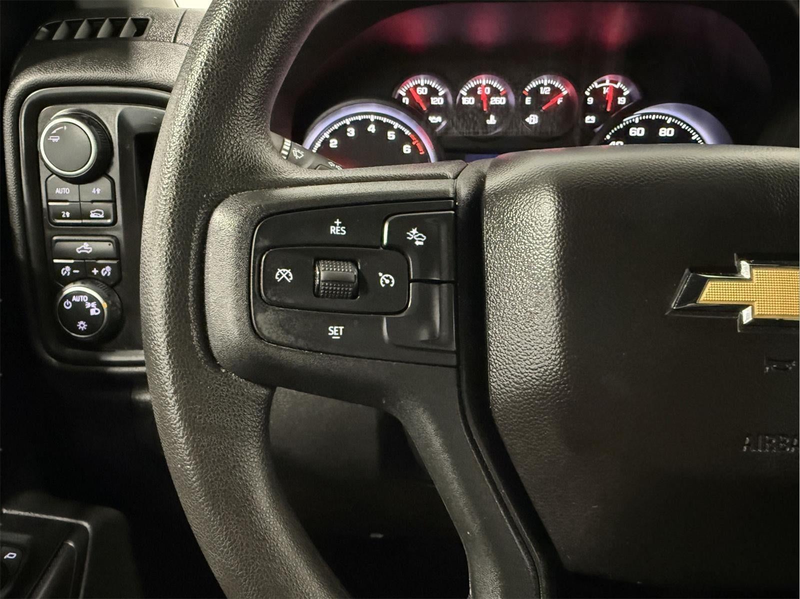 2023 Chevrolet Silverado 1500 4WD Crew Cab Short Bed Custom