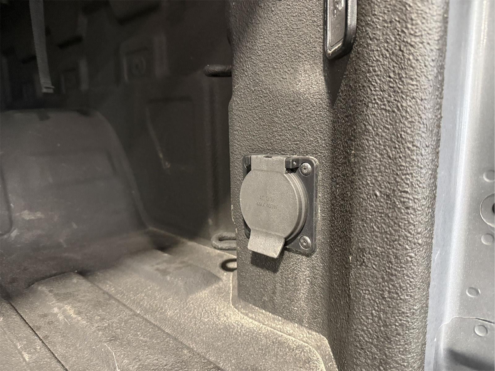 2023 Chevrolet Silverado 1500 4WD Crew Cab Short Bed Custom