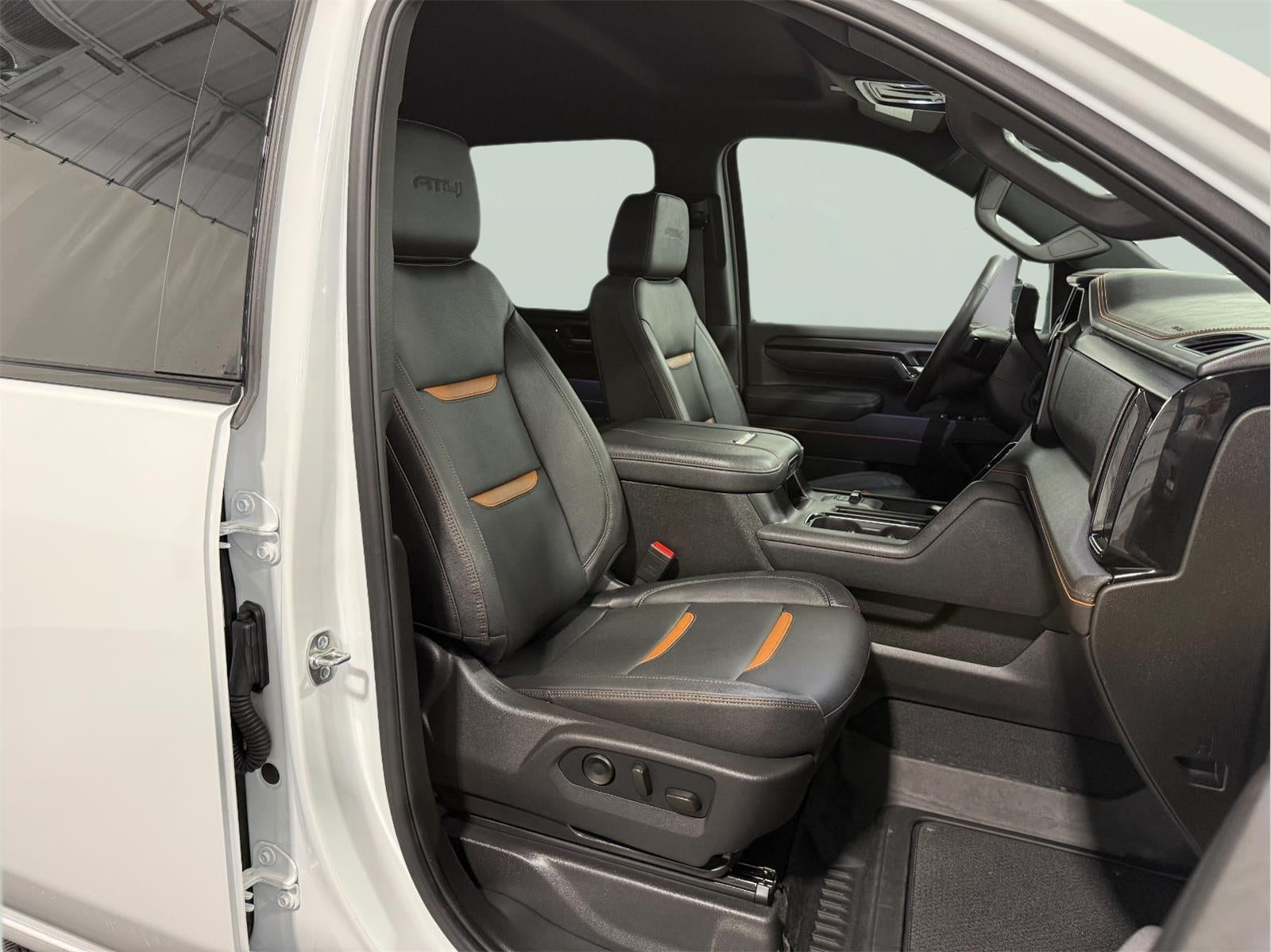 2025 GMC Sierra 2500HD 4WD Crew Cab Standard Bed AT4