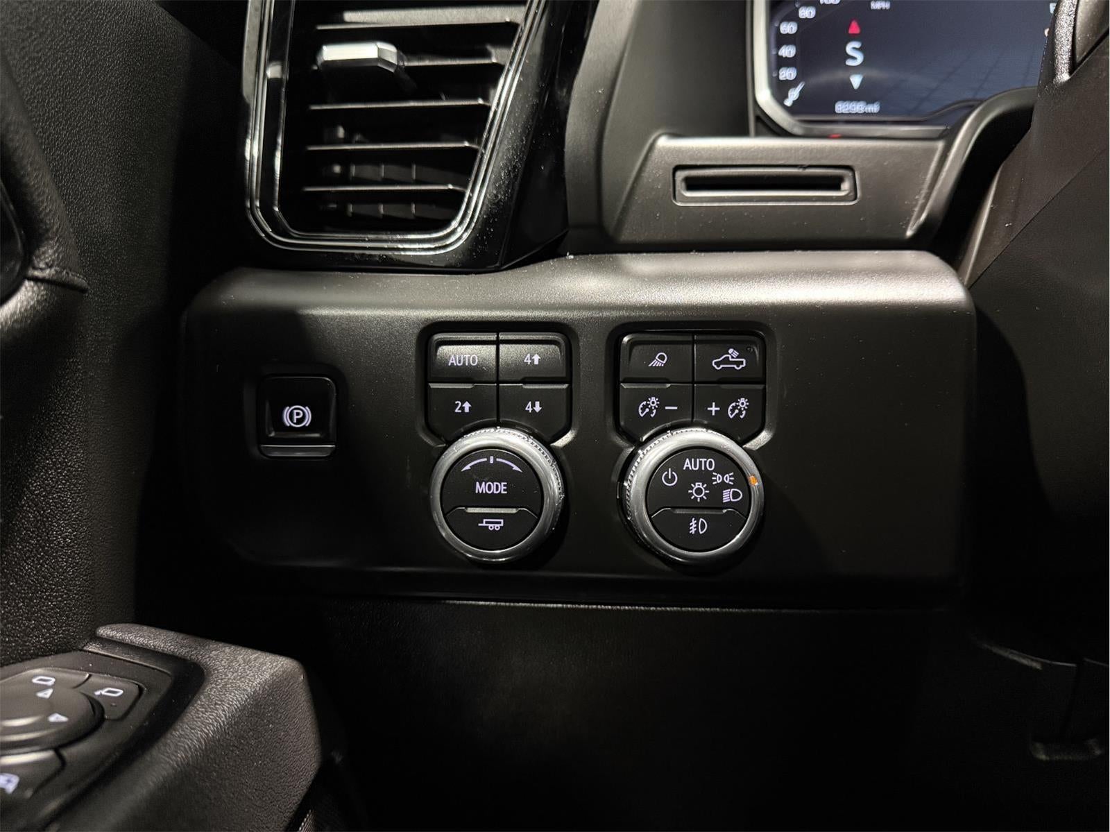 2025 GMC Sierra 2500HD 4WD Crew Cab Standard Bed AT4