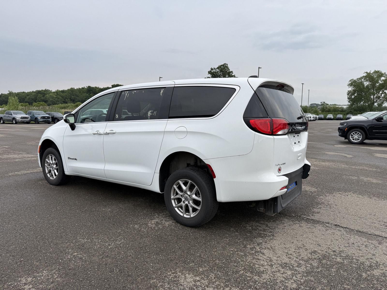 2023 Chrysler Voyager LX