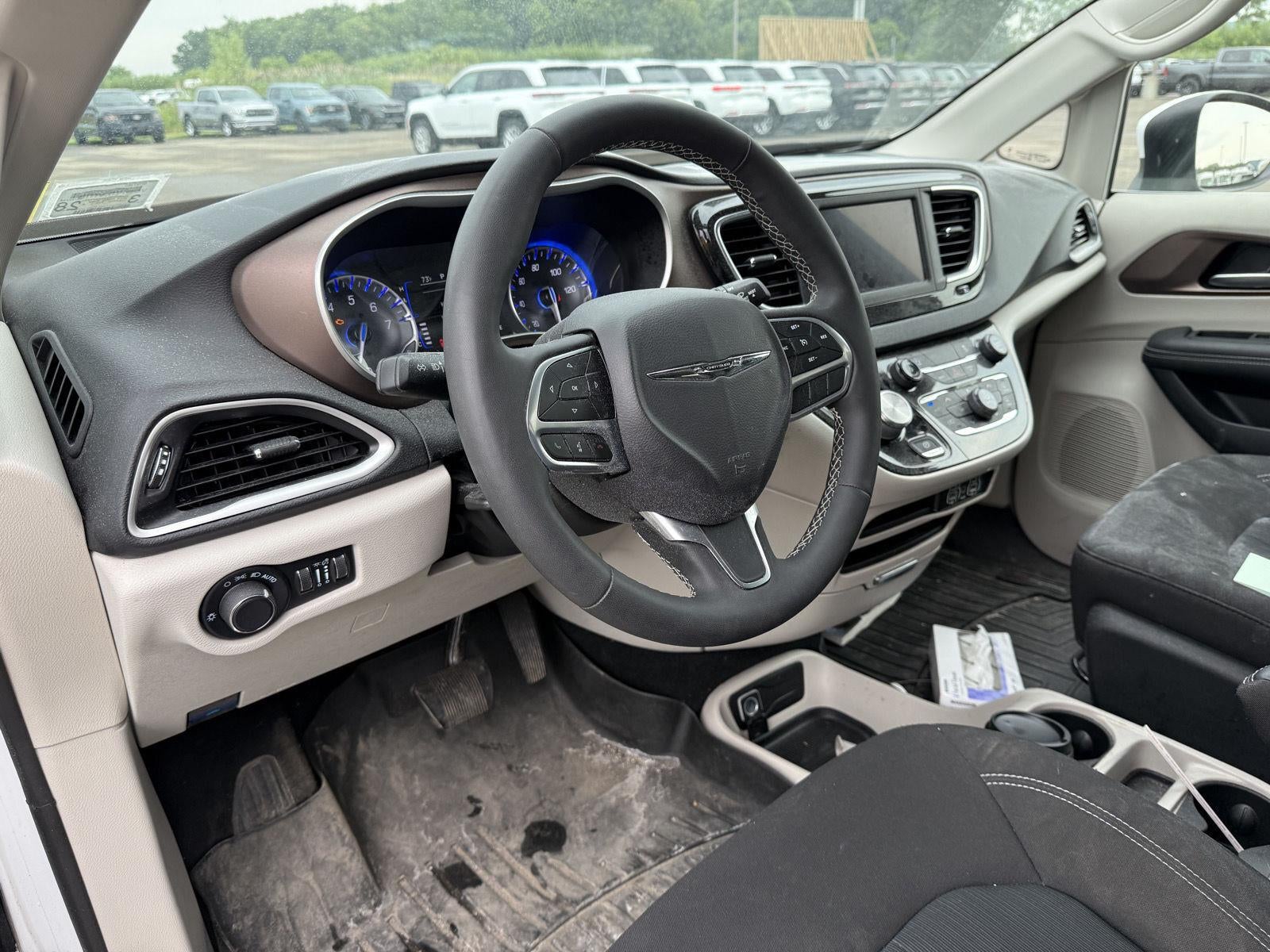 2023 Chrysler Voyager LX