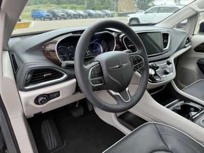 2023 Chrysler Pacifica Hybrid Limited