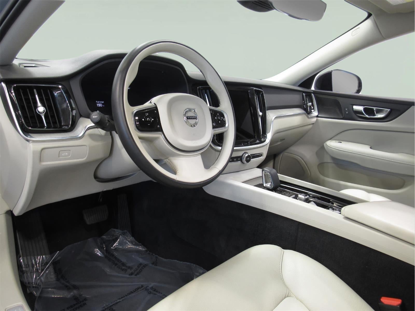 2023 Volvo S60 B5 Plus Dark Theme