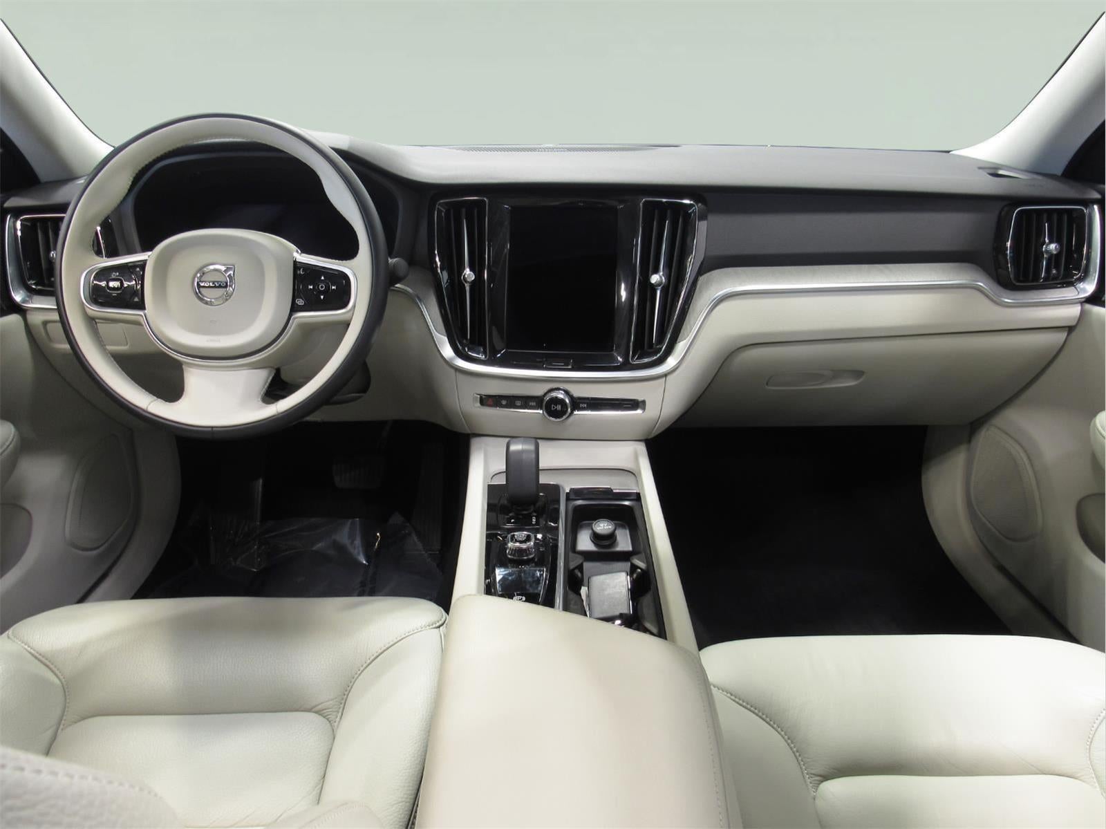 2023 Volvo S60 B5 Plus Dark Theme